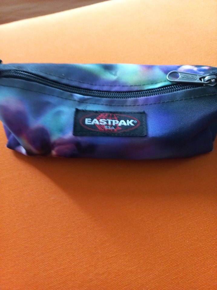 EASTPAK 
KALEMLIK - Görsel 3