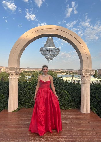 Uzun Kırmızı Drapeli Straplez Kadın Abiye - Görsel 5