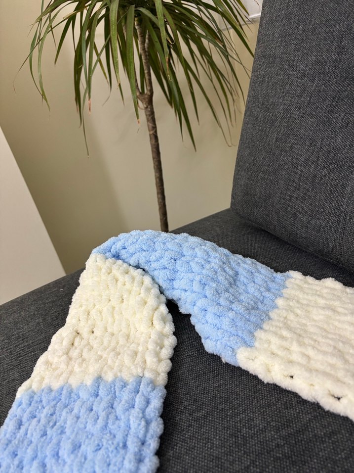 Bohem Mavi Beyaz Örgü Kadın Atkısı - Görsel 2