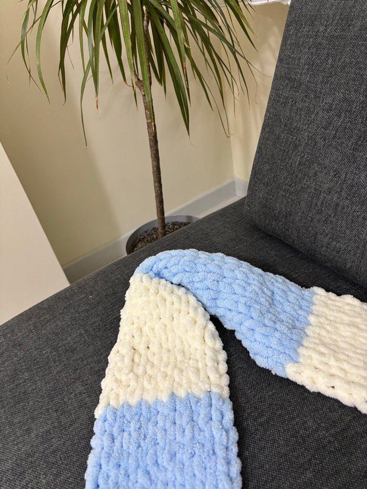 Bohem Mavi Beyaz Örgü Kadın Atkısı - Görsel 4