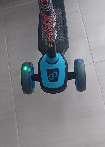 Renkli Mavi Çocuk Scooter'ı