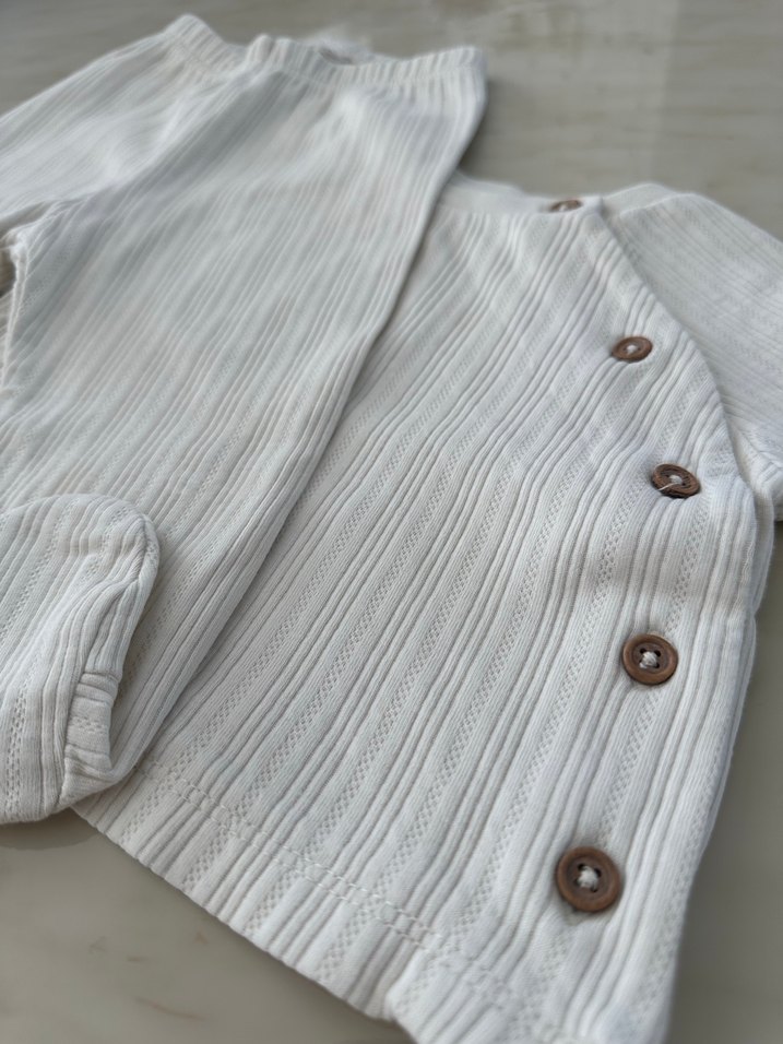 Düğmeli Beyaz Bebek Takımı - Görsel 4