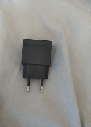 Siyah Telefon Şarj Adaptörü sony