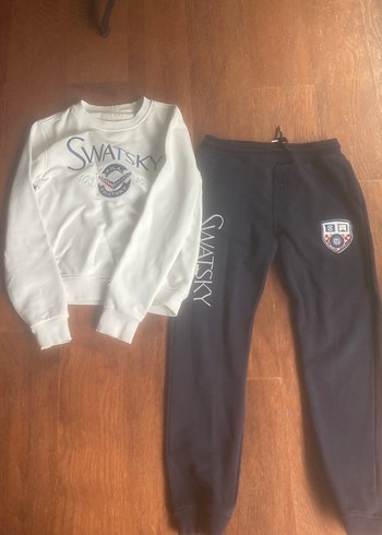 Swatsky Beyaz Baskılı Sweatshirt ve Siyah Eşofman Altı Takım