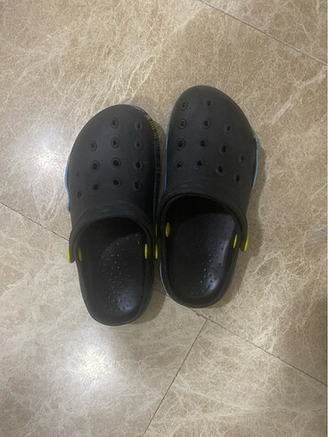 32 Beden Crocs Batman lisanslı erkek çocuk terliği