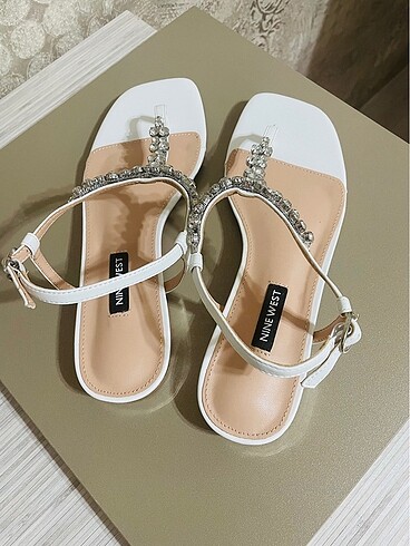 37 Beden Nine west parmak arası terlik