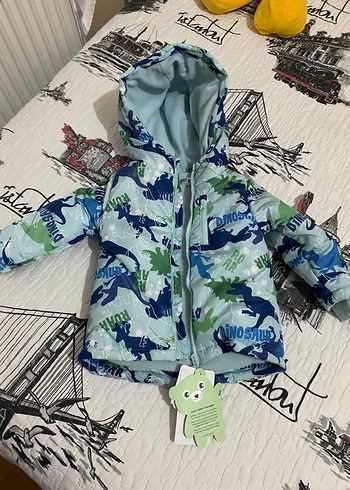 Kapüşonlu Renkli Dinozor Baskılı Erkek Çocuk Mont - Görsel 2