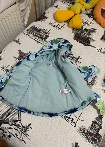 Kapüşonlu Renkli Dinozor Baskılı Erkek Çocuk Mont - Görsel 3