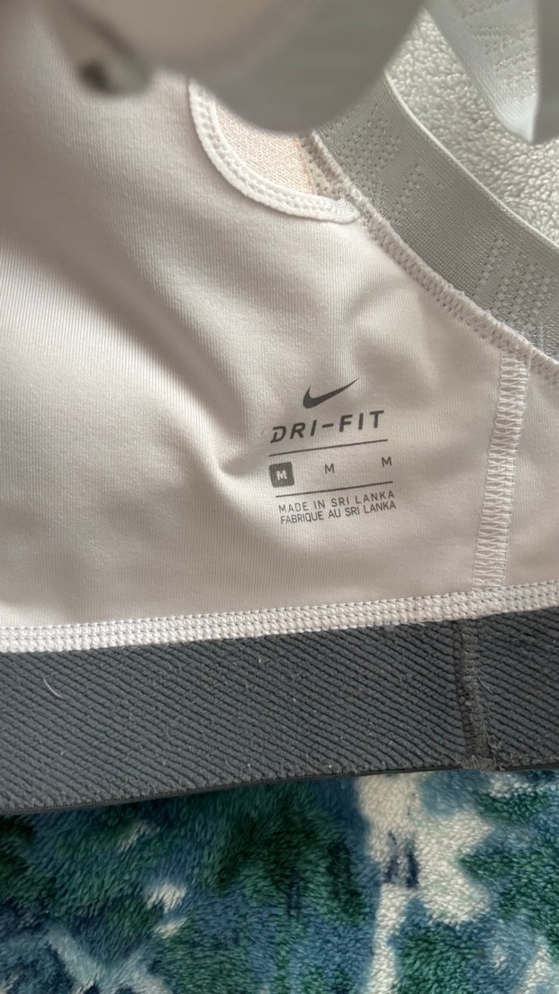 Nike Gri-Beyaz Spor Sütyeni - Görsel 3