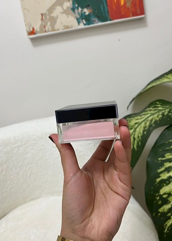 Huda Beauty Siyah Pudra - Görsel 2