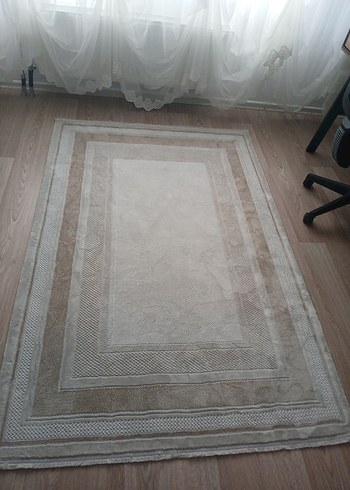 Bej Gri Tonlarda Klasik Halı