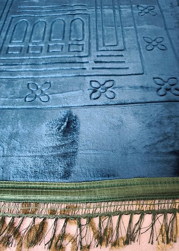 İşlemeli Koyu Mavi Geleneksel Halı - Görsel 3