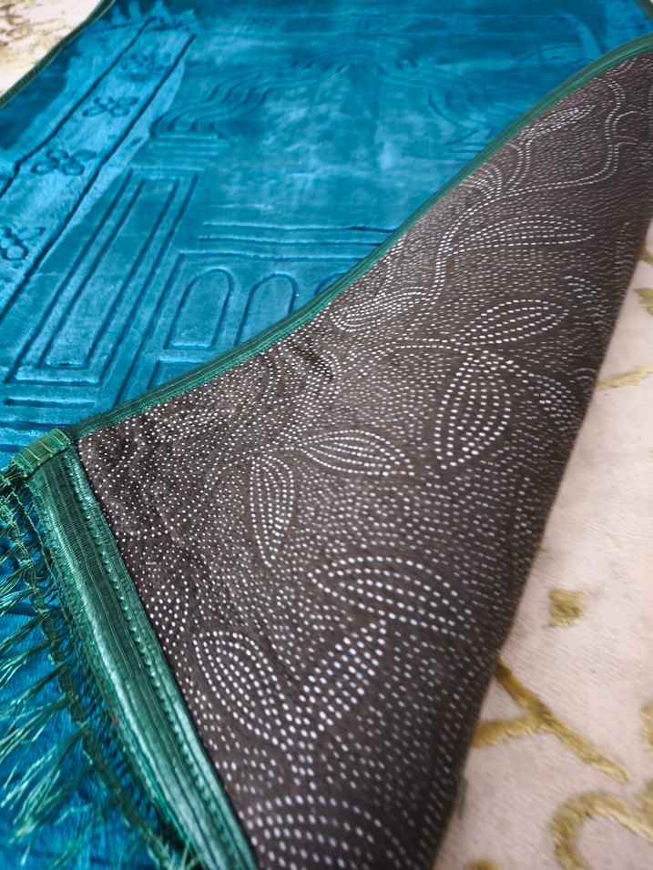 İşlemeli Koyu Mavi Geleneksel Halı - Görsel 4