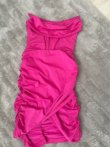 pembe elbise