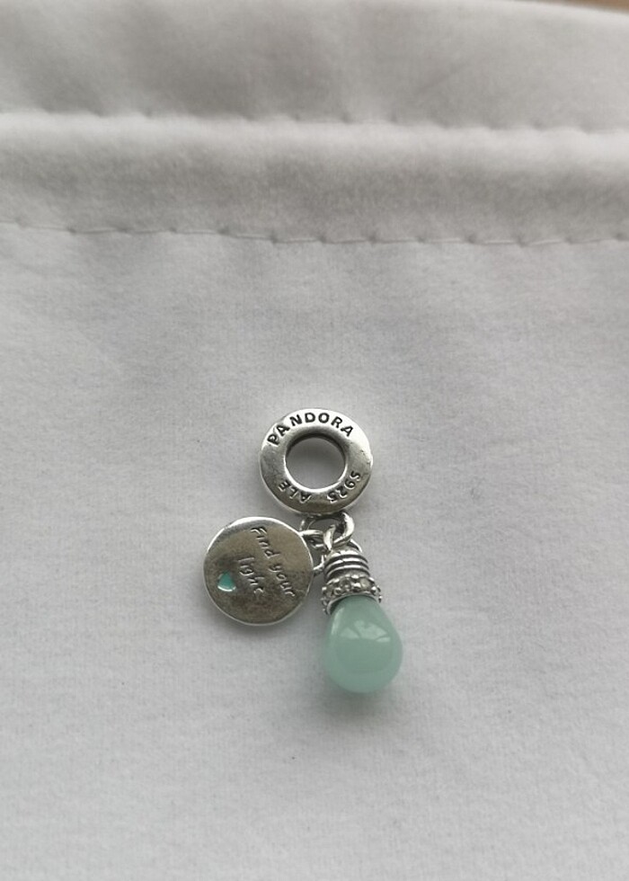 Pandora karanlıkta parlayan ışık sallantılı charm - Görsel 2