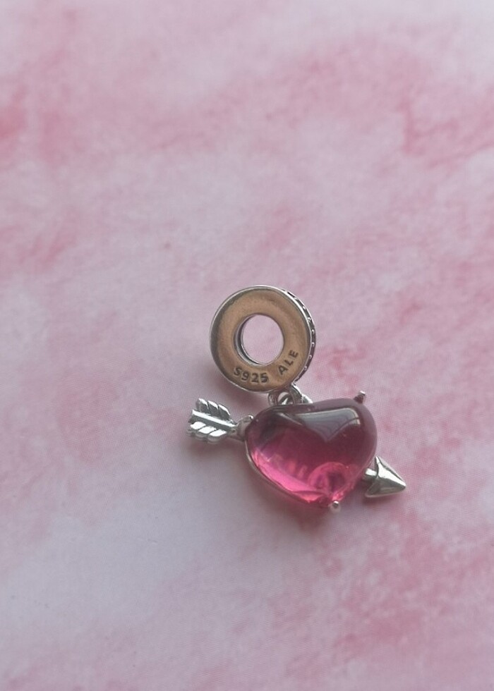 Pandora Kırmızı Kalp ve Ok Murano Cam Sallantılı Charm - Görsel 3