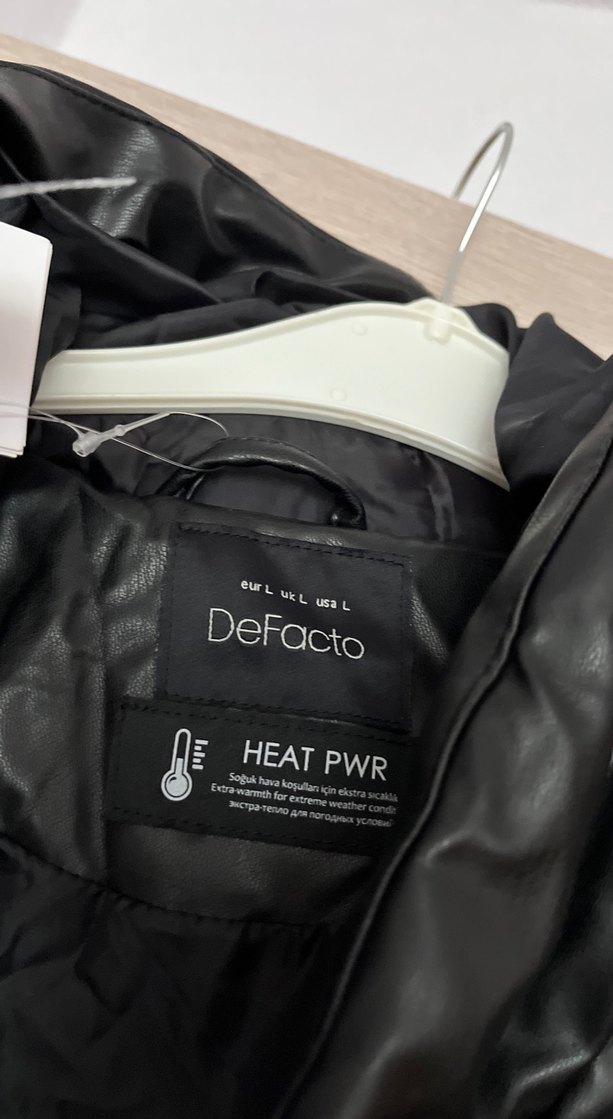 Siyah Deri Uzun Düğmeli Kadın Kışlık Mont - Görsel 3