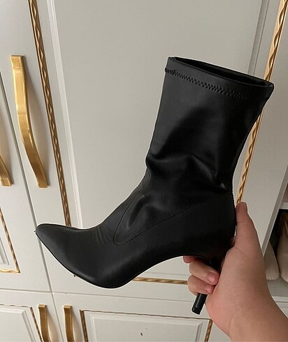 Bershka topuklu çizme