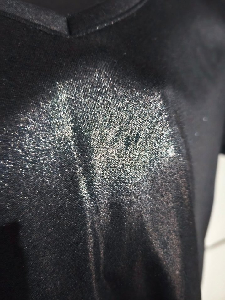 Parlak Siyah Deri görünümlü V Yaka tişört - Görsel 5