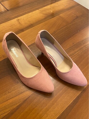 Pembe süet ayakkabı