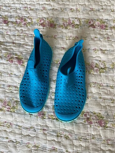 Decathlon erkek çocuk deniz havuz ayakkabısı