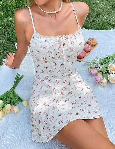 Çiçekli pinterest elbise