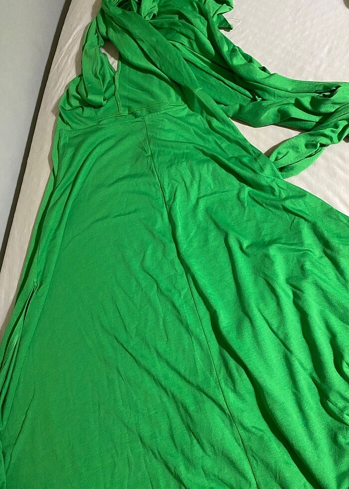 Trendyolmilla dekolteli elbise - Görsel 4