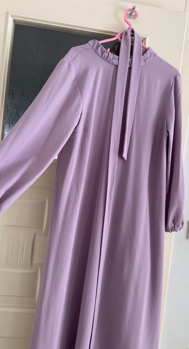 Uzun Kol, Yüksek Yakalı Mor Elbise - Görsel 2