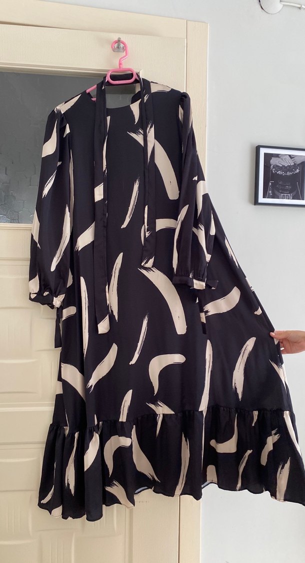 Uzun Siyah Baskılı Kadın Elbise - Görsel 2