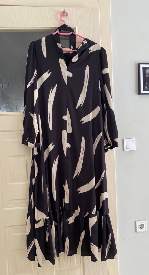 Uzun Siyah Baskılı Kadın Elbise - Görsel 4