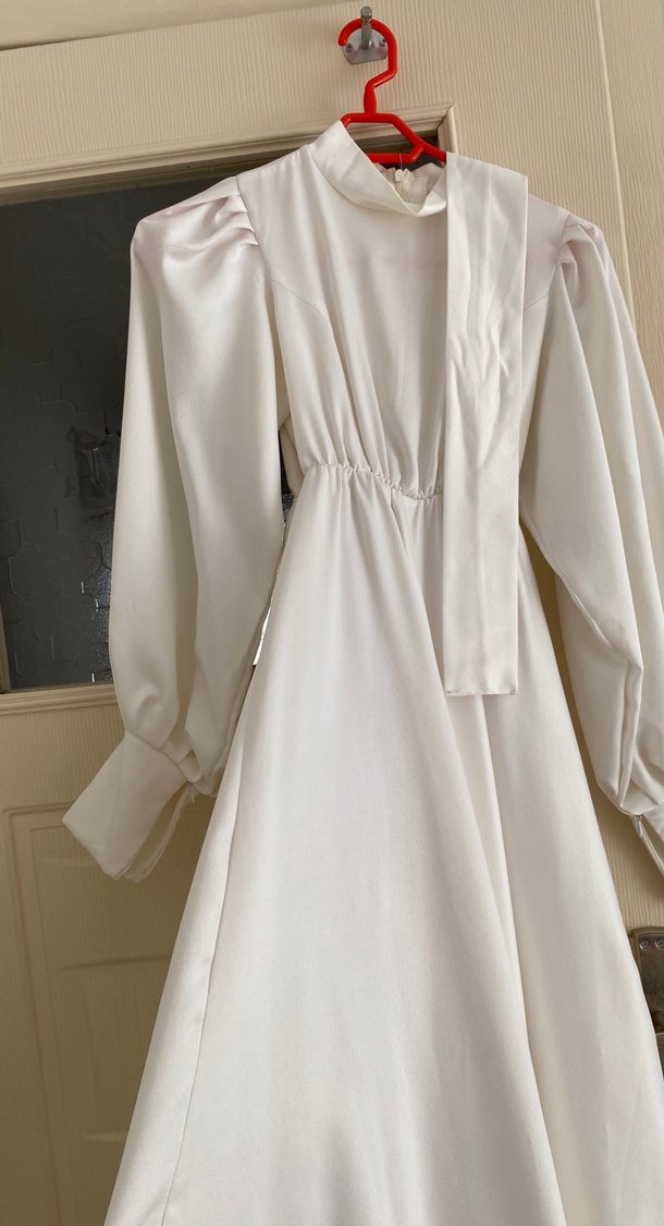 Uzun Kollu Drapeli Beyaz Elbise - Görsel 2