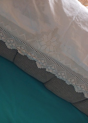 El İşlemeli Dantel Kenarlı Beyaz Kumaş - Görsel 2