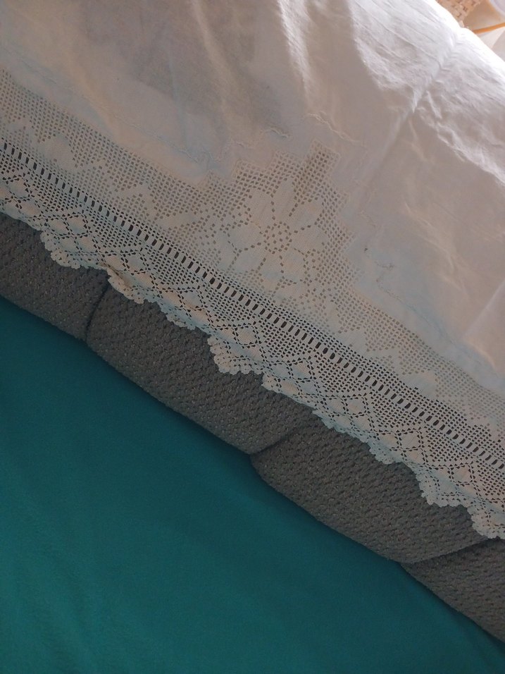 El İşlemeli Dantel Kenarlı Beyaz Kumaş - Görsel 2