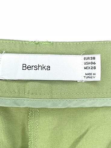 38 Beden yeşil Renk Bershka Düz Kesim %70 İndirimli.