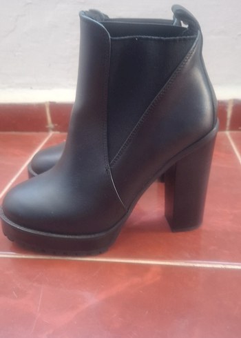 Kurt Geiger Siyah Tokalı Kadın Topuklu Bot