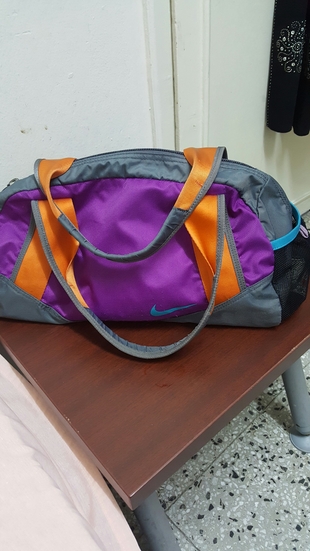 spor renkli bi nike