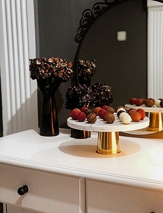 Mermer Gold ayaklı pasta standı