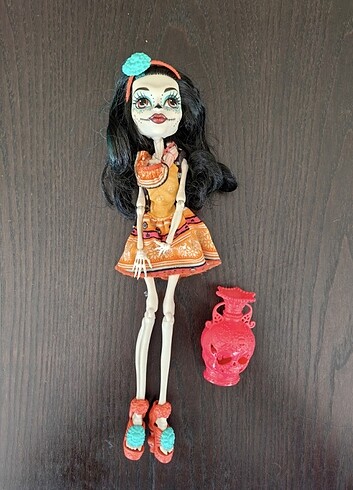 Beden Renk Monster High Skelita