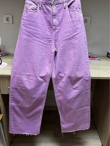 LOLITA LEMPICKA CALVIN KLEIN BAGGY JEAN