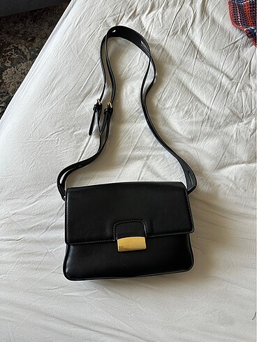 Mango metal toka detaylı çanta