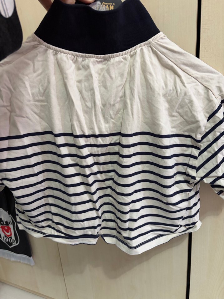 Pamuklu Düğmeli Kadın Beyaz Çizgili crop - Görsel 3