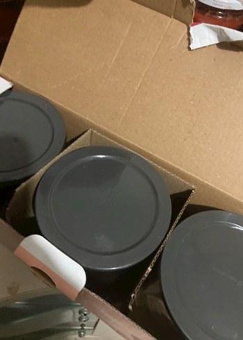 Beden Siyah Kapaklı Cam Saklama Kabı