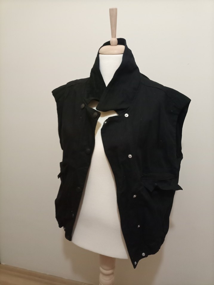 Düğmeli Siyah Gotik Kadın Yelek - Görsel 3