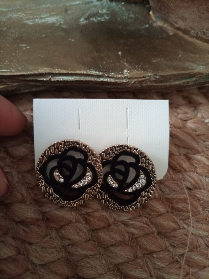 Siyah  Desenli Mini Düğme Küpe - Görsel 4