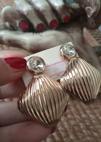 Altın Renkli Pilili Mini Küpe - Görsel 3