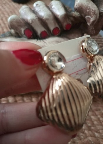 Altın Renkli Pilili Mini Küpe - Görsel 4