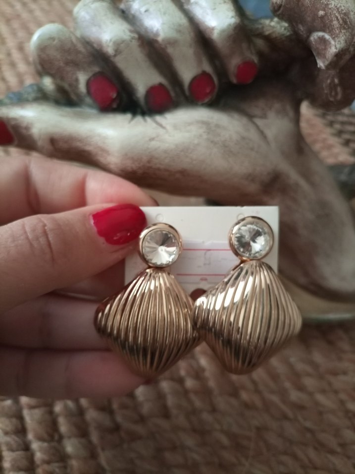 Altın Renkli Pilili Mini Küpe - Görsel 2