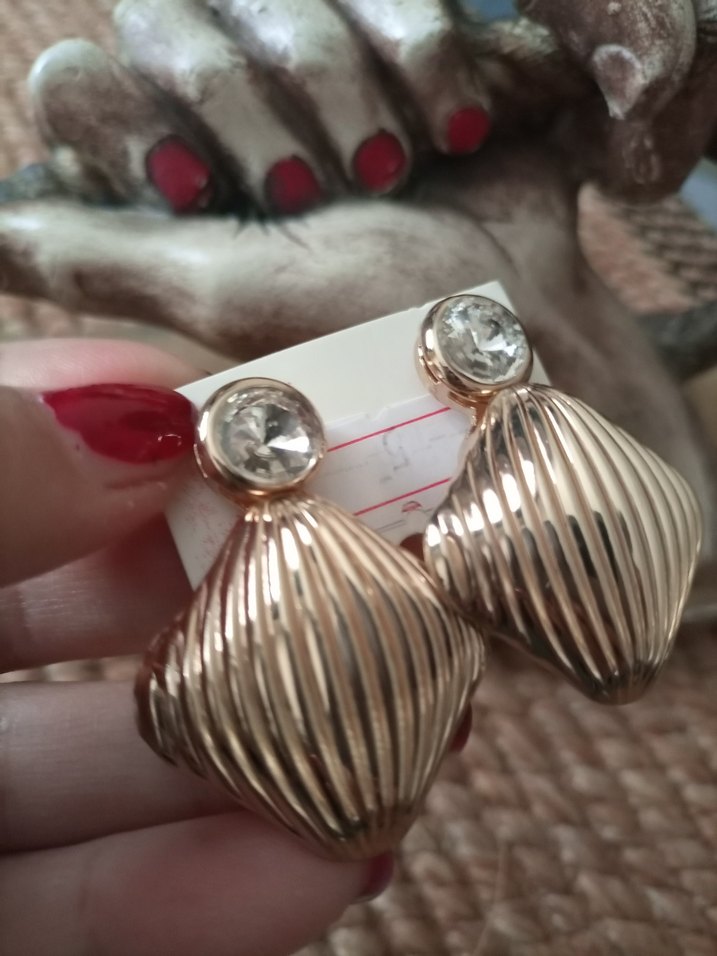 Altın Renkli Pilili Mini Küpe - Görsel 3