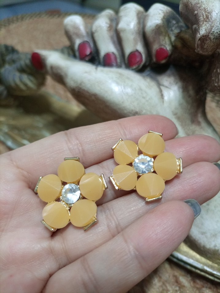 Sarı Çiçek Desenli Vintage Kadın Kupe - Görsel 4