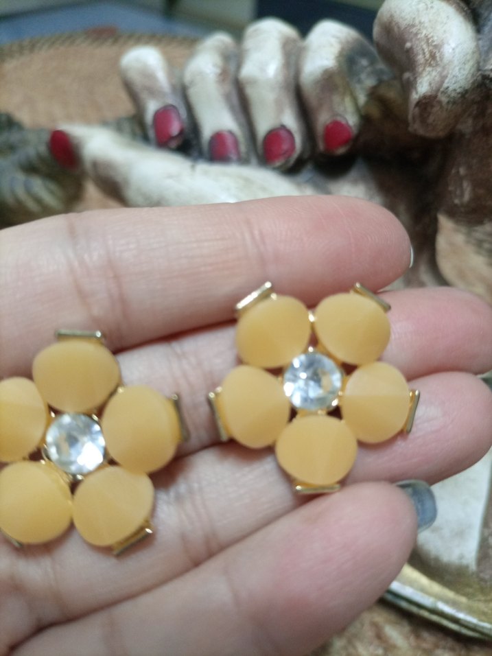 Sarı Çiçek Desenli Vintage Kadın Kupe - Görsel 2